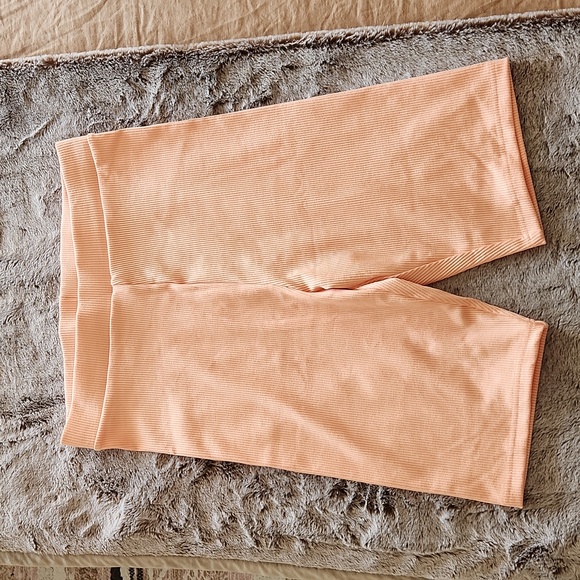 🍭NWOT🍭 H&M DIVIDED ribbed biker shorts, Size L, set of 2, lime green and peach - Picture 2 of 10